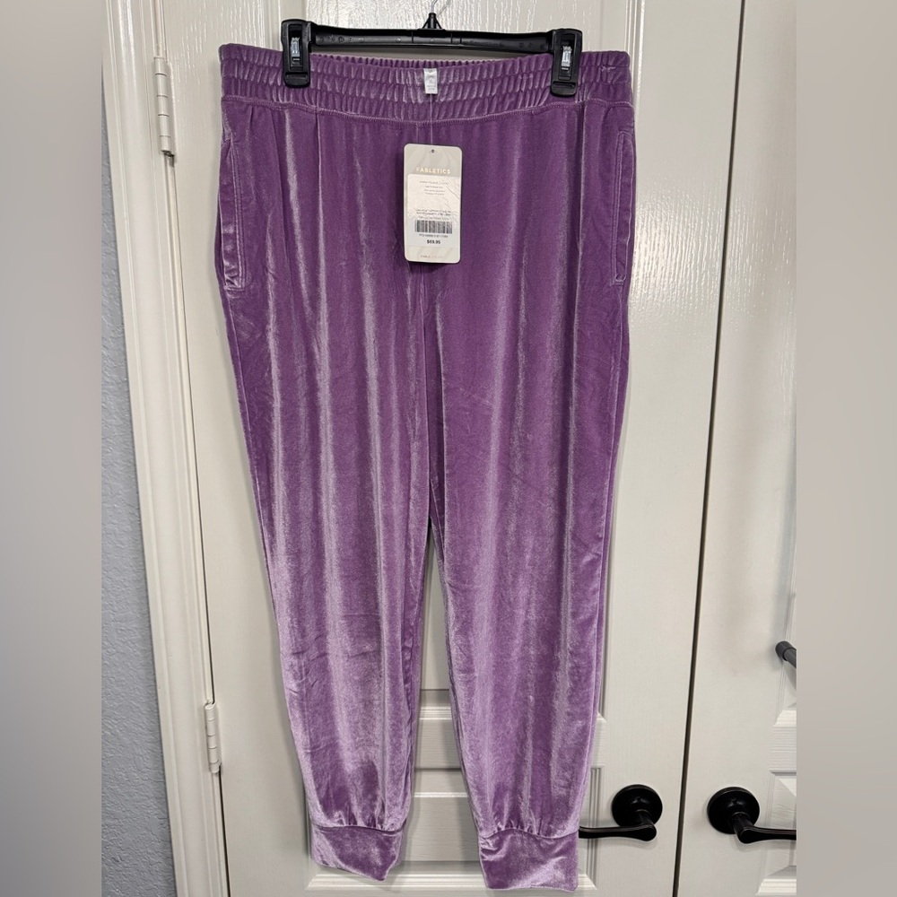 Fabletics NWT Daria Velour Joggers